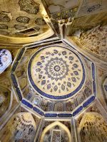 Wunderschöne Kuppel in einem der Mausoleen von Shahri Sinda