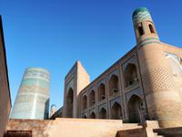 Kalta-Minor (das kurze Minarett) vor der Amin-Khan-Medrese &ndash; &copy; Andrej Kulikov (Eberhardt TRAVEL)