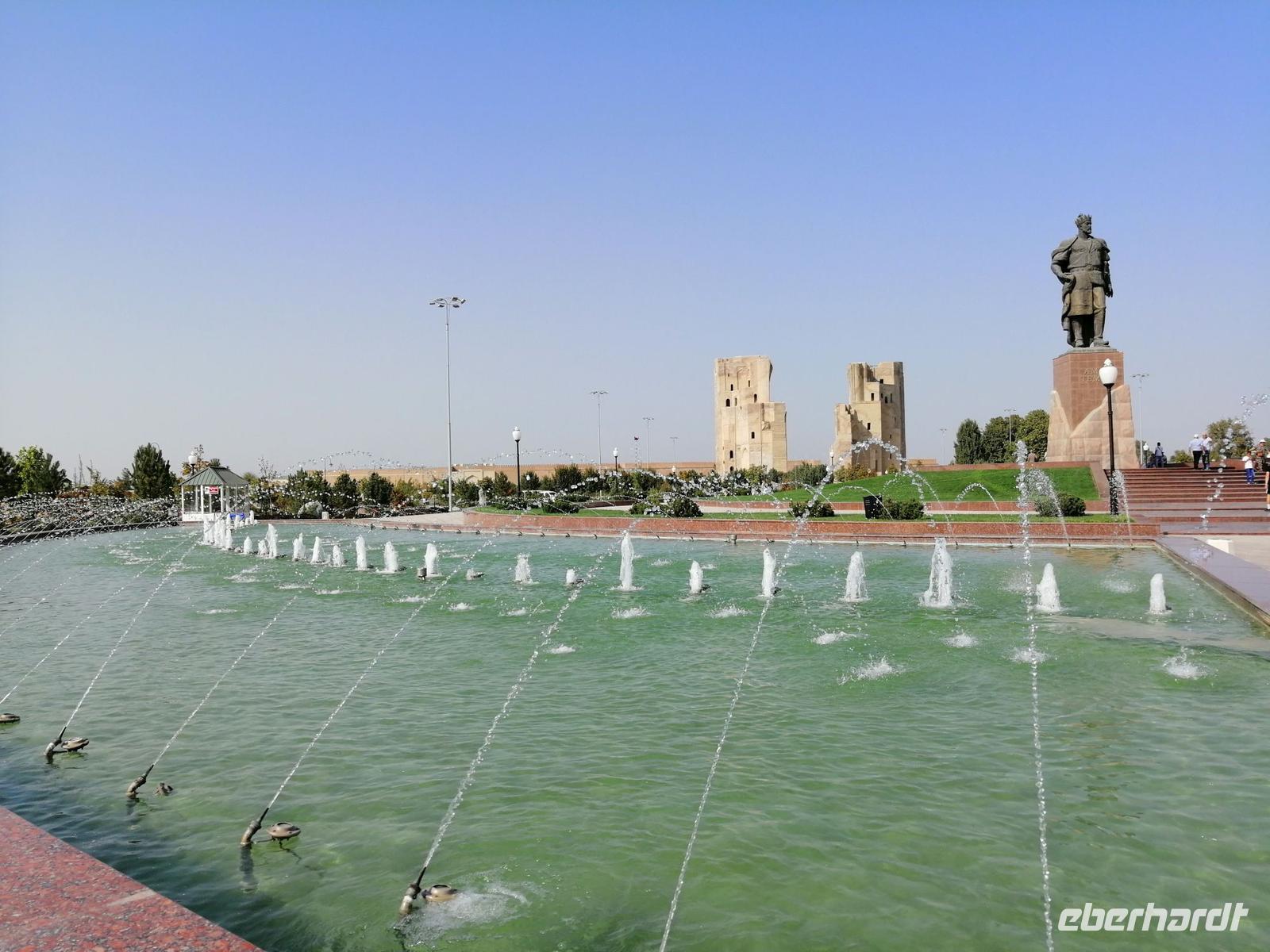 Denkmal Amir Timur, Portal-Reste von Ak Sari (mittig), Schachrisabs &ndash; &copy; Andrej Kulikov (Eberhardt TRAVEL)