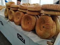 Basar Chor-Su, Brotverkauf, Taschkent &ndash; &copy; Andrej Kulikov (Eberhardt TRAVEL)