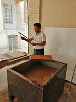 Seidenpapier-Werkstatt von Toshev Davron, Buchara &ndash; &copy; Andrej Kulikov (Eberhardt TRAVEL)