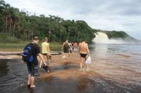 auf zum nächsten Wasserfall &ndash; &copy; Nicole Hickmann (Eberhardt TRAVEL)