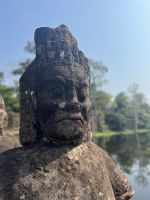 157 Angkor Thom - Eingang Brücke - Figur.jpeg &ndash; &copy; Andy Nguyen (Eberhardt TRAVEL)