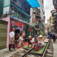 Cafe auf den Schienen - Hanoi &ndash; &copy; Petra Hady (Eberhardt TRAVEL)