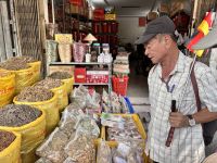 Apotheke, Ho Chi Minh Stadt, RL Herr Thuan &ndash; &copy; Sabine Reckord (Eberhardt TRAVEL)