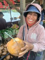 Vietnam. Kokosnuss, von Herzen  &ndash; &copy; Heike Jack (Eberhardt TRAVEL)