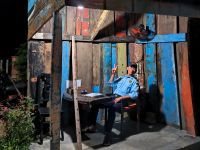 Vietnam. Portier am Restaurant &ndash; &copy; Heike Jack (Eberhardt TRAVEL)