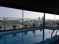 02.03_Hanoi Golden Luxury Hotel; Pool Dachterrasse &ndash; &copy; Jörg Nesse (Eberhardt TRAVEL)
