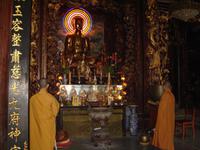 128 Gebetsstunde der Moenche &ndash; &copy; Ngoc Anh Nguyen (Eberhardt TRAVEL)