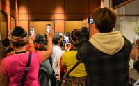 Besuch durch die Thai-Ethnie &ndash; &copy; Gina Egenolf (Eberhardt TRAVEL)