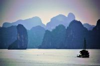 UNESCO geschütze Bucht von Halong &ndash; &copy; Gina Egenolf (Eberhardt TRAVEL)