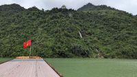 Bootstour mit Wasserfall &ndash; &copy; Natalie Hady (Eberhardt TRAVEL)