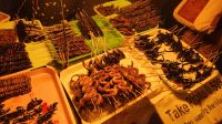 Dschungelprüfung - gegrillte Insekten und andere Tiere &ndash; &copy; Petra Hady (Eberhardt TRAVEL)