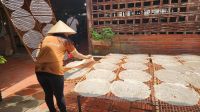 Traditionelle Reispapier-Herstellung &ndash; &copy; Petra Hady (Eberhardt TRAVEL)