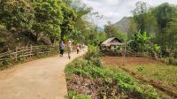 Spaziergang durch die Felder &ndash; &copy; Petra Hady (Eberhardt TRAVEL)