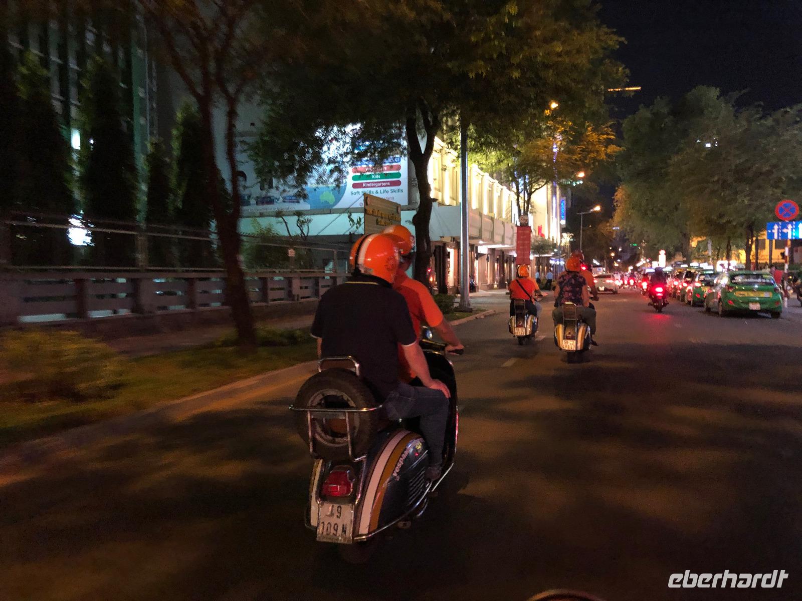 Vespatour - Saigon by Night &ndash; &copy; Ralf Mehnert (Eberhardt TRAVEL)