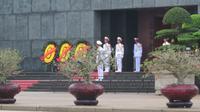 Wachablösung Ho Chi Minh Museum Hanoi &ndash; &copy; Elena Hinz (Eberhardt TRAVEL)