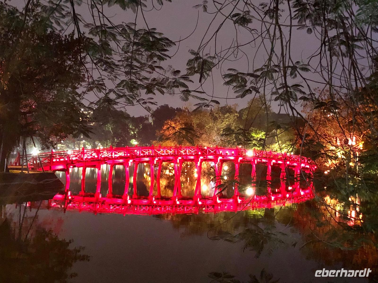 Huc Brücke Hanoi &ndash; &copy; Sabine Letzybyll (Eberhardt TRAVEL)