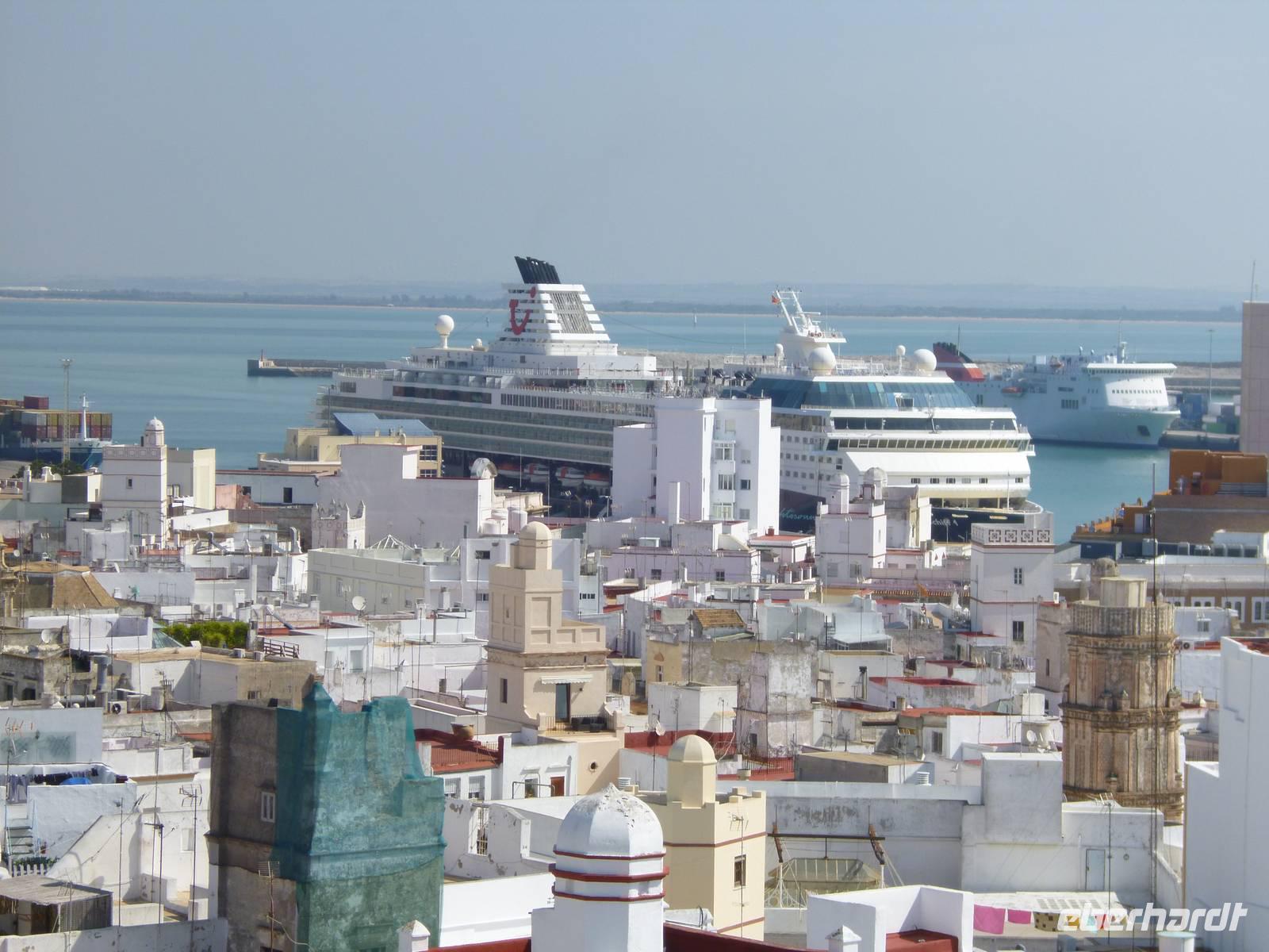Mit Mein Schiff 1 in Cadiz &ndash; &copy; Isabel Schirmer (Eberhardt TRAVEL)