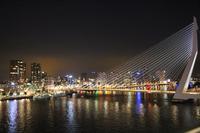 Rotterdam bei Nacht &ndash; &copy; Marianne Förster (Eberhardt TRAVEL)