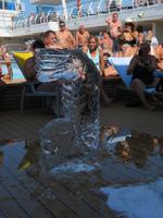 Mein Schiff 3 -Eisfiguren-Schnitzen &ndash; &copy; Annette Weise (Eberhardt TRAVEL)