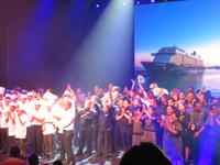 Mein Schiff 3 - Verabschiedung durch die Crew &ndash; &copy; Annette Weise (Eberhardt TRAVEL)
