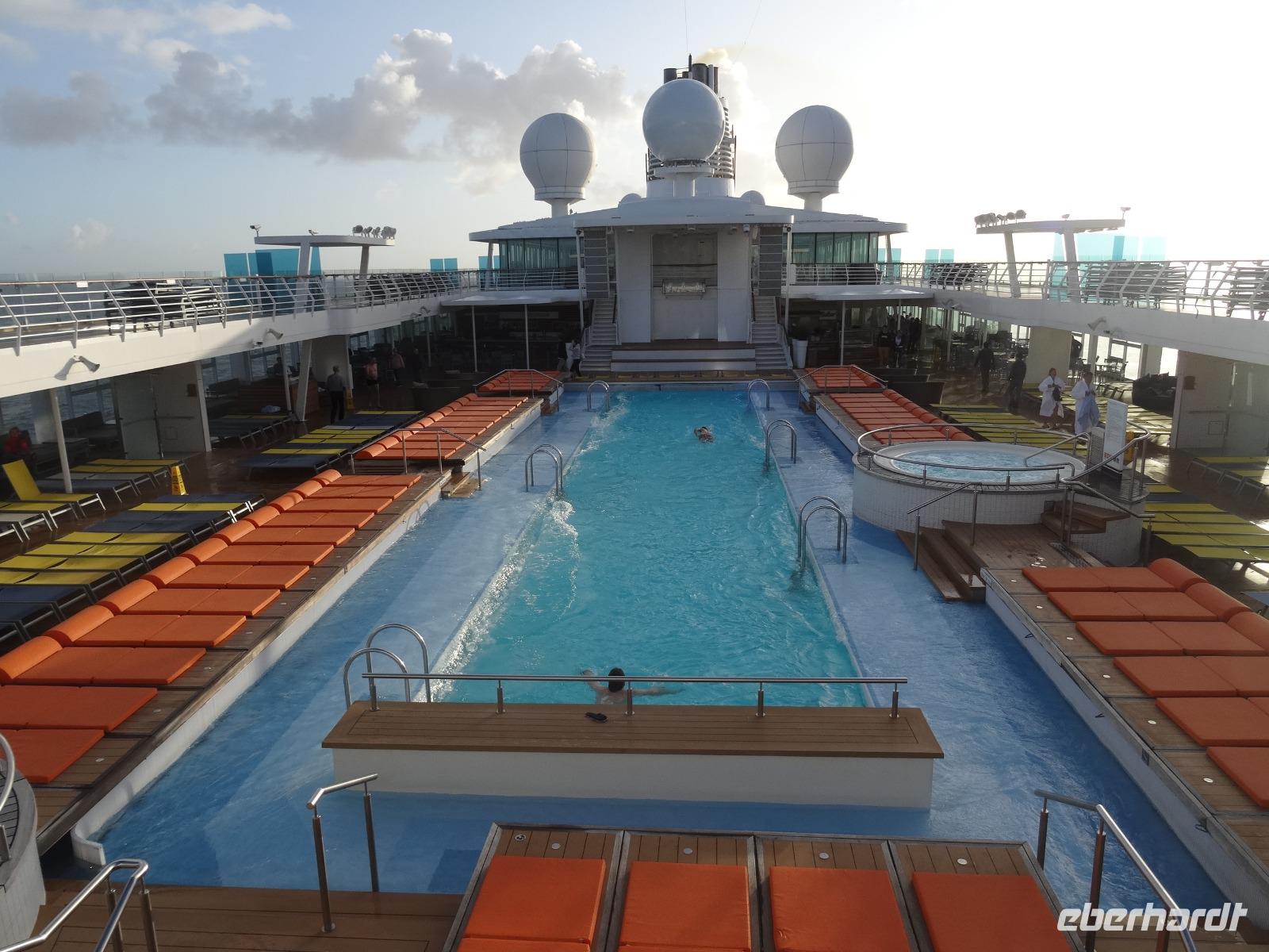 Mein Schiff 3 - Außen-Pool auf Deck 12 &ndash; &copy; Hans-Joachim Trutz (Eberhardt TRAVEL)