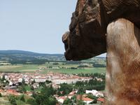 Die Bestie von Gevaudon über Saugues &ndash; &copy; Peter Großer (Eberhardt TRAVEL)