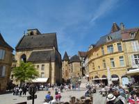 Marktplatz in Sarlat &ndash; &copy; Peter Rudolph (Eberhardt TRAVEL)