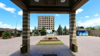 0297-Vor dem Karagat-Hotel &ndash; &copy; Gernod Loose (Eberhardt TRAVEL)