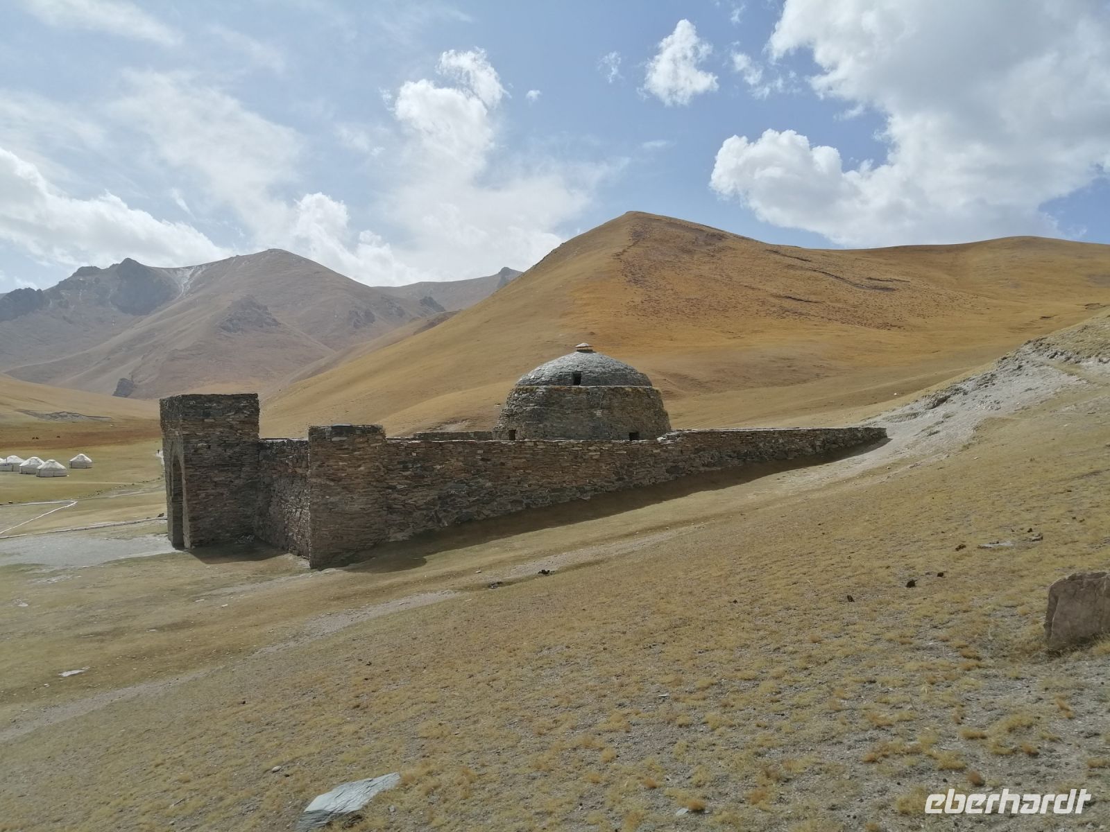 Karawanserei Tasch-Rabat, Bergtal Kara-Kojun (3.050 m) &ndash; &copy; Andrej Kulikov (Eberhardt TRAVEL)