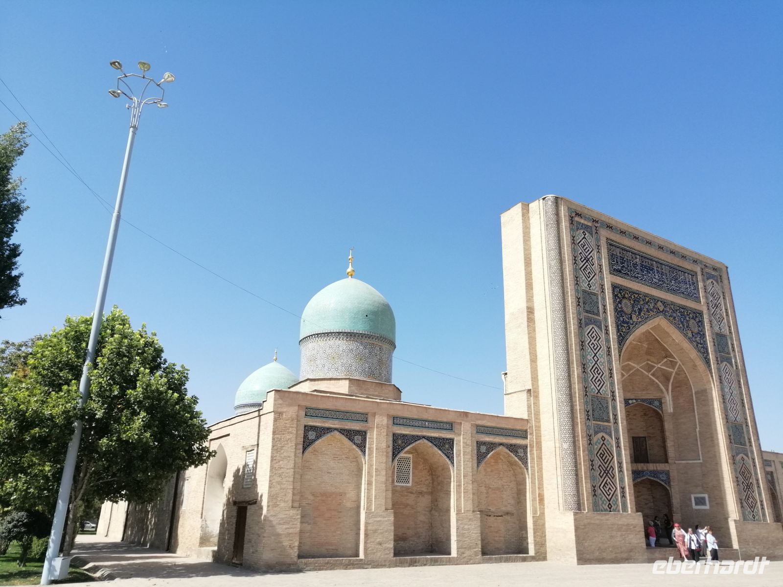 Stadtrundgang durch Taschkent, Barak-Khan-Medrese auf dem Khasti-Imon-Platz &ndash; &copy; Andrej Kulikov (Eberhardt TRAVEL)