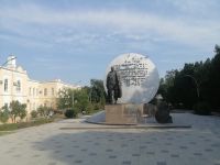Stadtrundgang durch Bischkek: Denkmal zu Ehren von Baatyr Kenen Uulu - eine historische Figur und Nationalheld in Kirgisistan &ndash; &copy; Andrey Kulikov (Eberhardt TRAVEL)