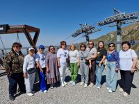 Shymbulak, kasachische Frauen auf Reisen &ndash; &copy; Andrey Kulikov (Eberhardt TRAVEL)