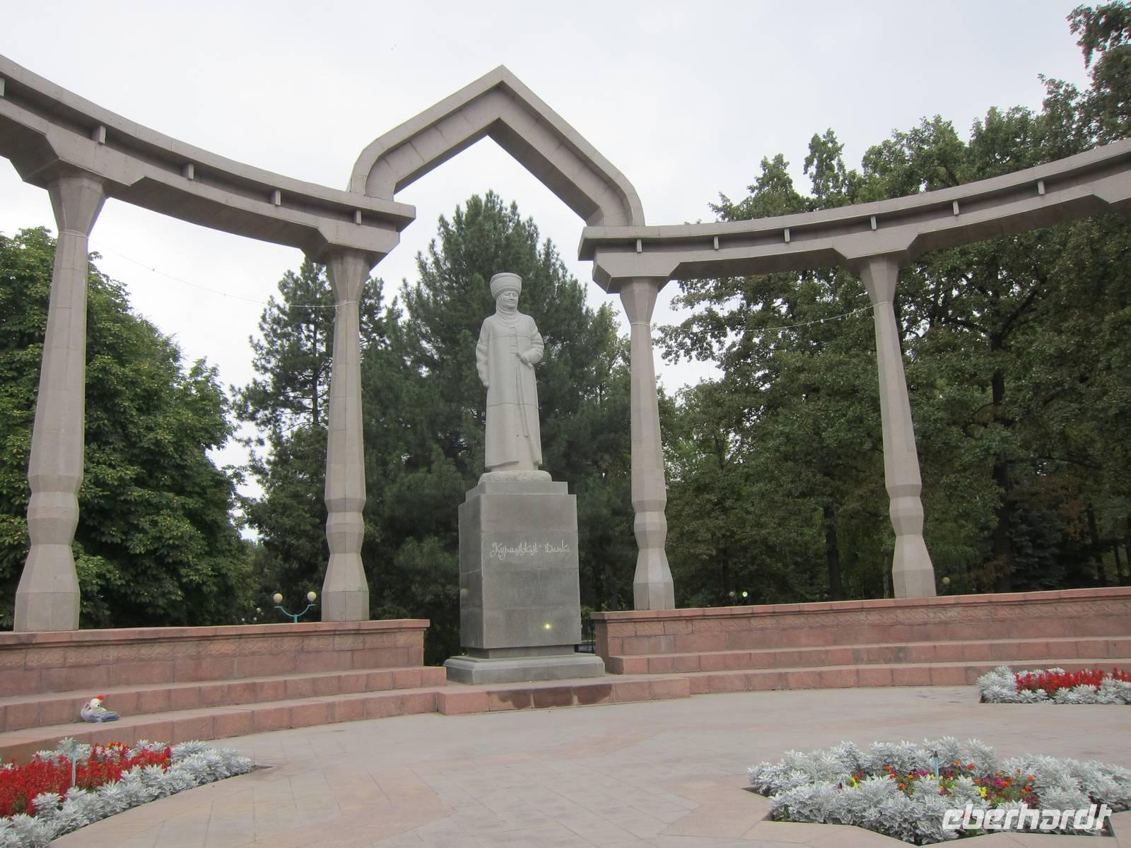 Stadtrundgang Bishkek - im Eichenpark &ndash; &copy; Sylvia Ott (Eberhardt TRAVEL)