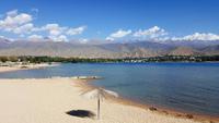 Issyk Kul See mit Bergpanorama &ndash; &copy; Sylvia Ott (Eberhardt TRAVEL)