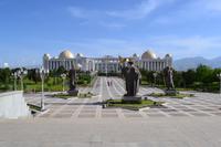 Turkmenistan - Park der Freiheit und Kulturpalast in Aschgabat &ndash; &copy; Andreas Wolfsteller (Eberhardt TRAVEL)