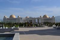 Turkmenistan - Park der Freiheit und Kulturpalast in Aschgabat &ndash; &copy; Andreas Wolfsteller (Eberhardt TRAVEL)