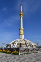 Turkmenistan - Park der Freiheit in Aschgabat &ndash; &copy; Andreas Wolfsteller (Eberhardt TRAVEL)
