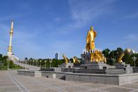 Turkmenistan - Park der Freiheit in Aschgabat &ndash; &copy; Andreas Wolfsteller (Eberhardt TRAVEL)