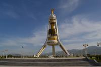 Turkmenistan - Neutralitätsdenkmal in Aschgabat &ndash; &copy; Andreas Wolfsteller (Eberhardt TRAVEL)