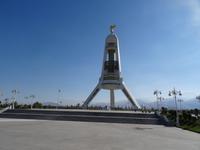 Neutralitätsdenkmal in Ashgabat &ndash; &copy; Elke Knappe (Eberhardt TRAVEL)