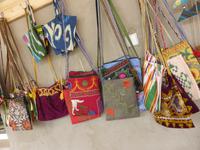 Handtaschen, Handarbeit &ndash; &copy; Birgit Hornung (Eberhardt TRAVEL)