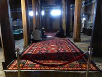Gebet in der Juma-Moschee, Turkestan &ndash; &copy; Birgit Hornung (Eberhardt TRAVEL)
