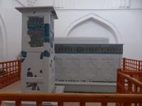Grabstein im Mausoleum von Nadjm-ad-din Kubra, Kunya-Urgench in Turkmenistan &ndash; &copy; Birgit Hornung (Eberhardt TRAVEL)
