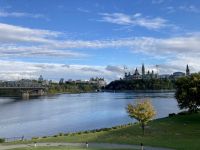 5. Reisetag – Durch den Algonquin Park nach Ottawa – Fotostopp mit Blick auf den Parlamentshügel &ndash; &copy; Andreas Wolfsteller (Eberhardt TRAVEL)