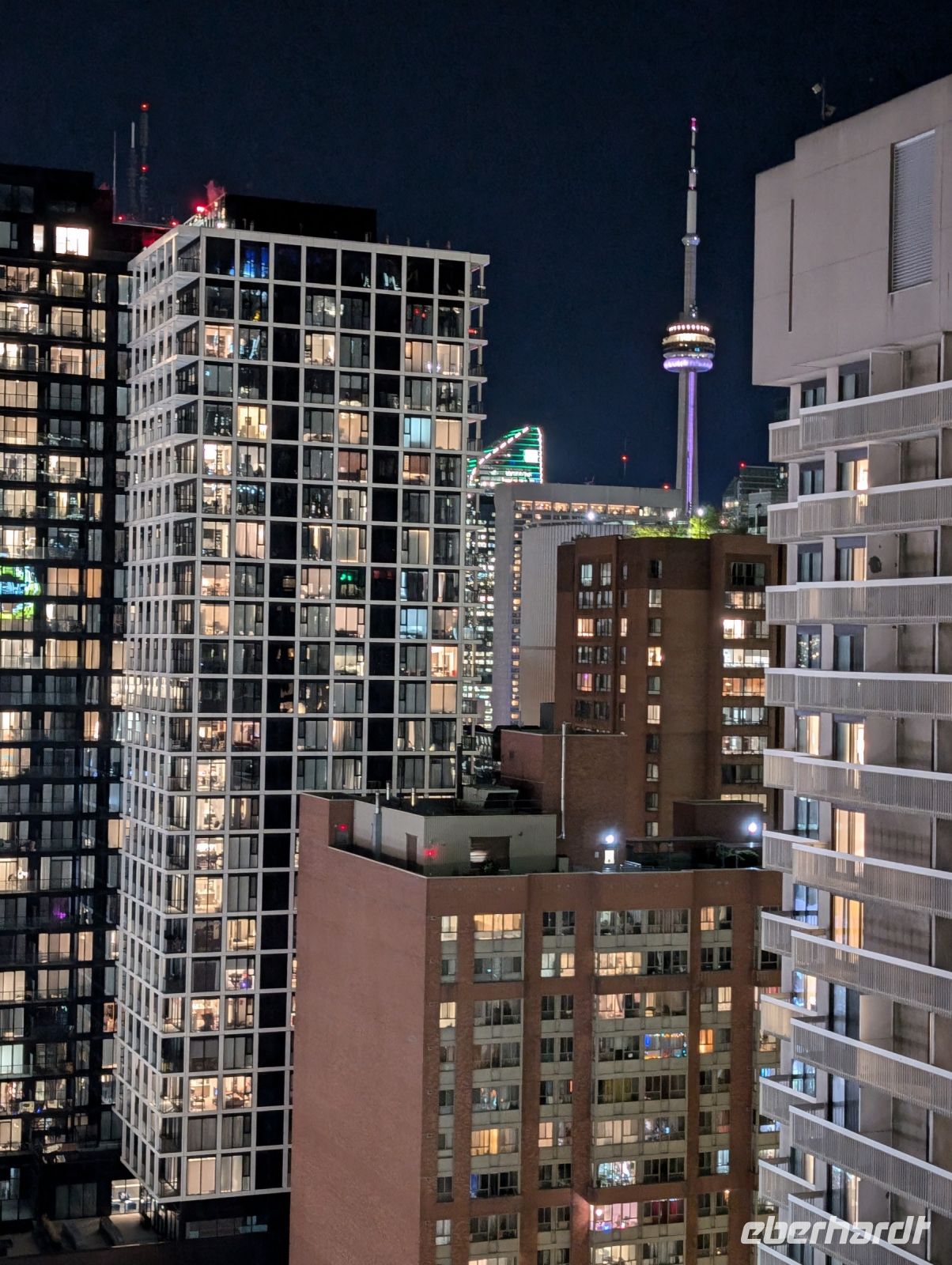 CN Tower bei Nacht Toronto &ndash; &copy; Mandy Rauschner (Eberhardt TRAVEL)