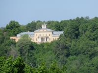 Weißes Haus oberhalb der Gauja