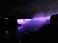 Ost-Kanada zum Indian Summer - Niagara-Fälle bei Nacht &ndash; &copy; Franziska Bergmann (Eberhardt TRAVEL)