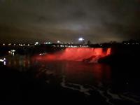 Ost-Kanada zum Indian Summer - Niagara-Fälle bei Nacht &ndash; &copy; Franziska Bergmann (Eberhardt TRAVEL)